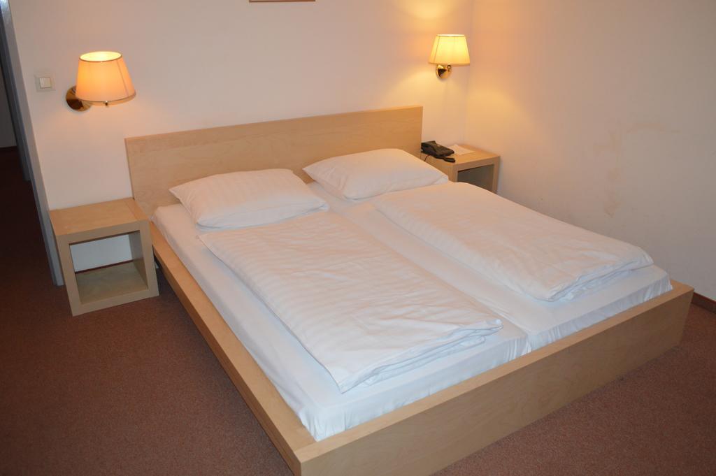 Hotel Pension Walzerstadt Wina Ruang foto