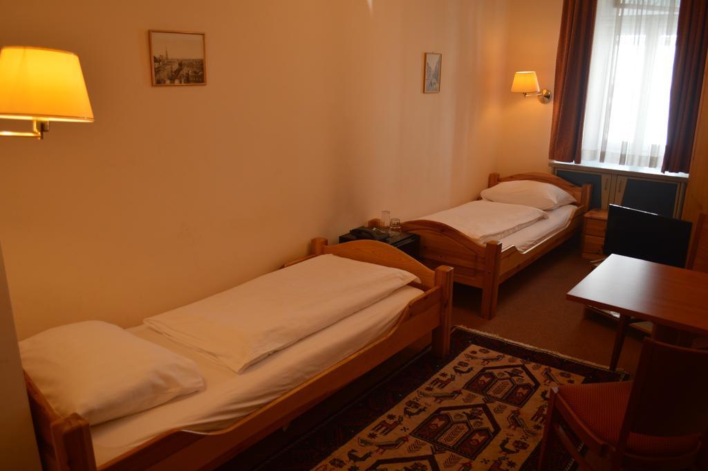 Hotel Pension Walzerstadt Wina Ruang foto