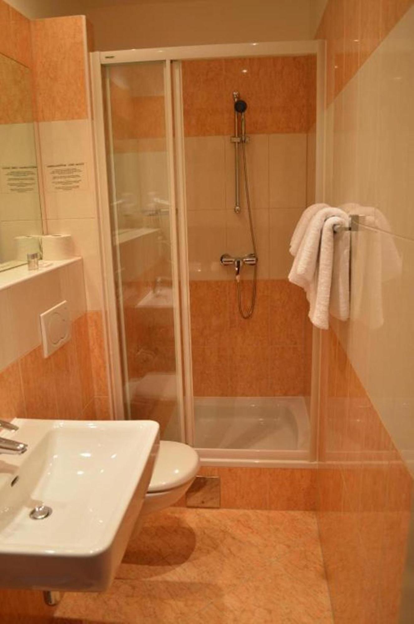 Hotel Pension Walzerstadt Wina Ruang foto